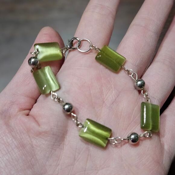 Lovely Green Glass Bead Silver-Tone Mixed Metal Retro Bracelet from Estate Sale - Picture 5 of 7